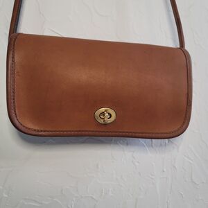 Vintage Coach Dinky Bag NYC Leather Turnlock Crossbody Bag Brown 051-9648 USA